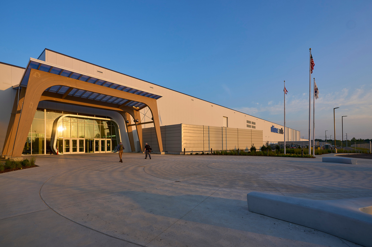 Ultium Cells Warren, Ohio battery plant exterior.