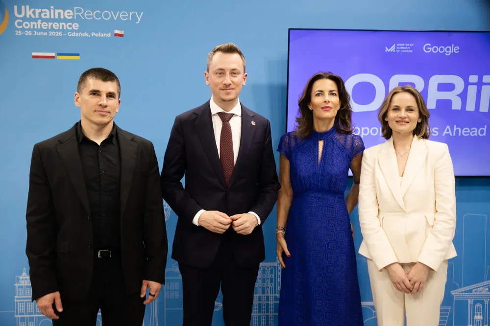 Google and Ukrainian officials at a signing ceremony for support connected to Obrii.